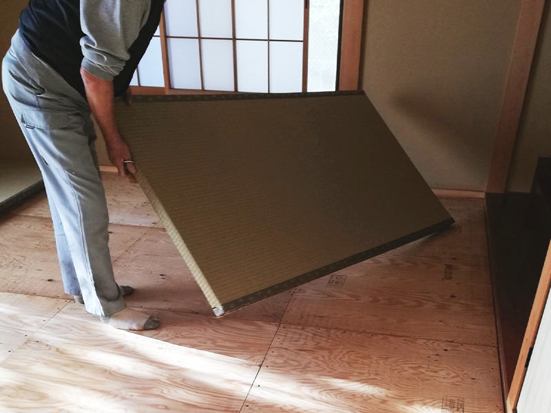 畳をあげてのお掃除